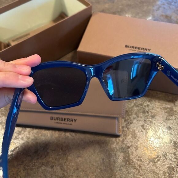 NWT Burberry Sunglasses DarkBlue - Unisex With Original Box - Picture 6 of 10